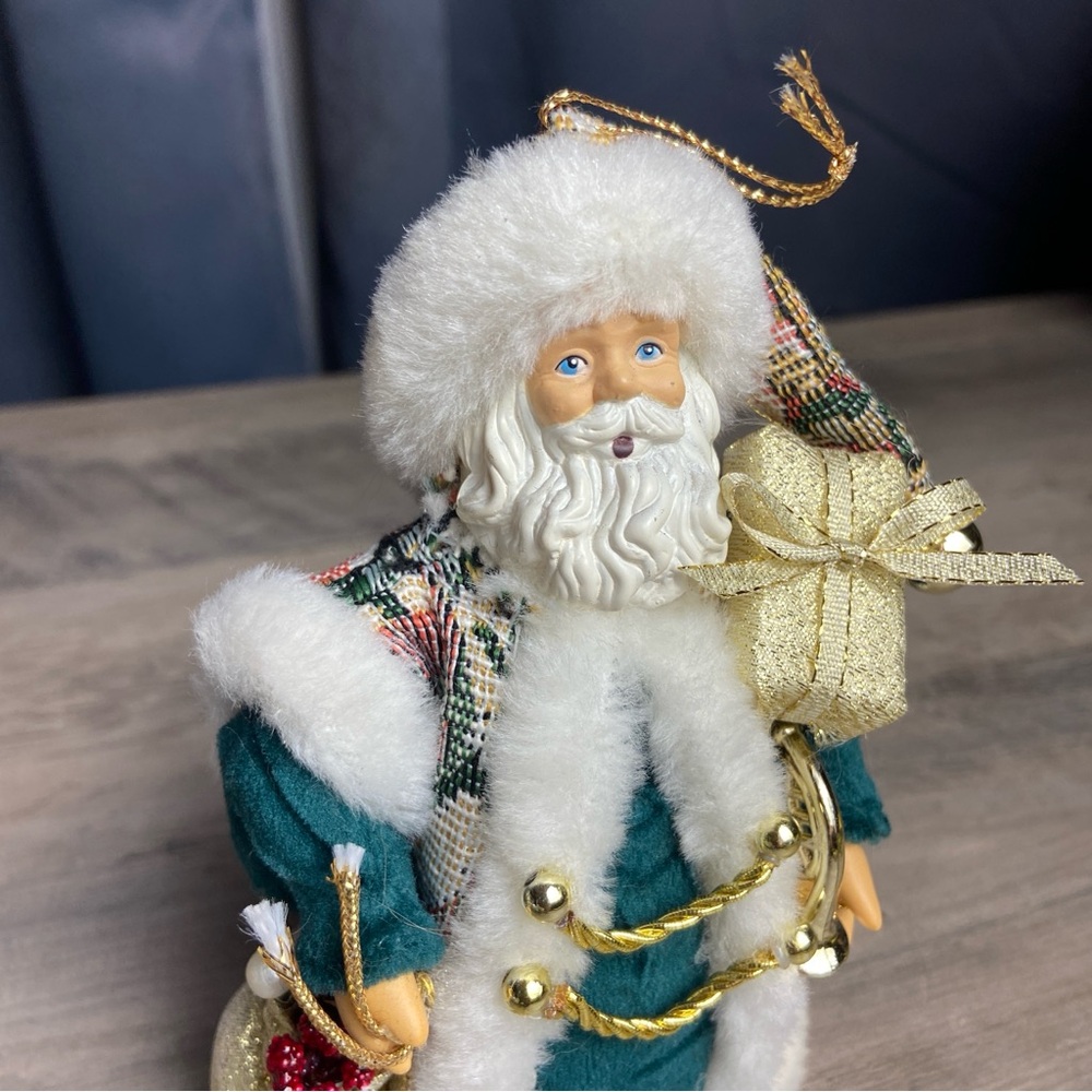 6” Father Christmas, Santa, Ornament, Table‎ Decoration, Green Outfit - Picture 5 of 7